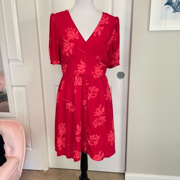 Chelsea28 Red Floral Button Front Dress size Medium - Picture 15 of 15